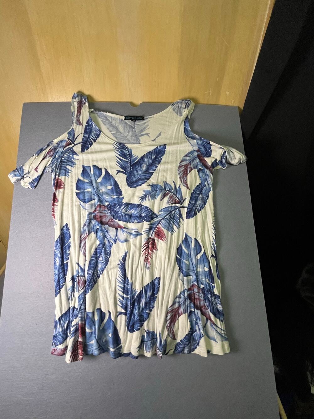 Betsy Red Women's Tropical Leaf Print Cold-Shoulder Tunic Top - Cream &
Blue